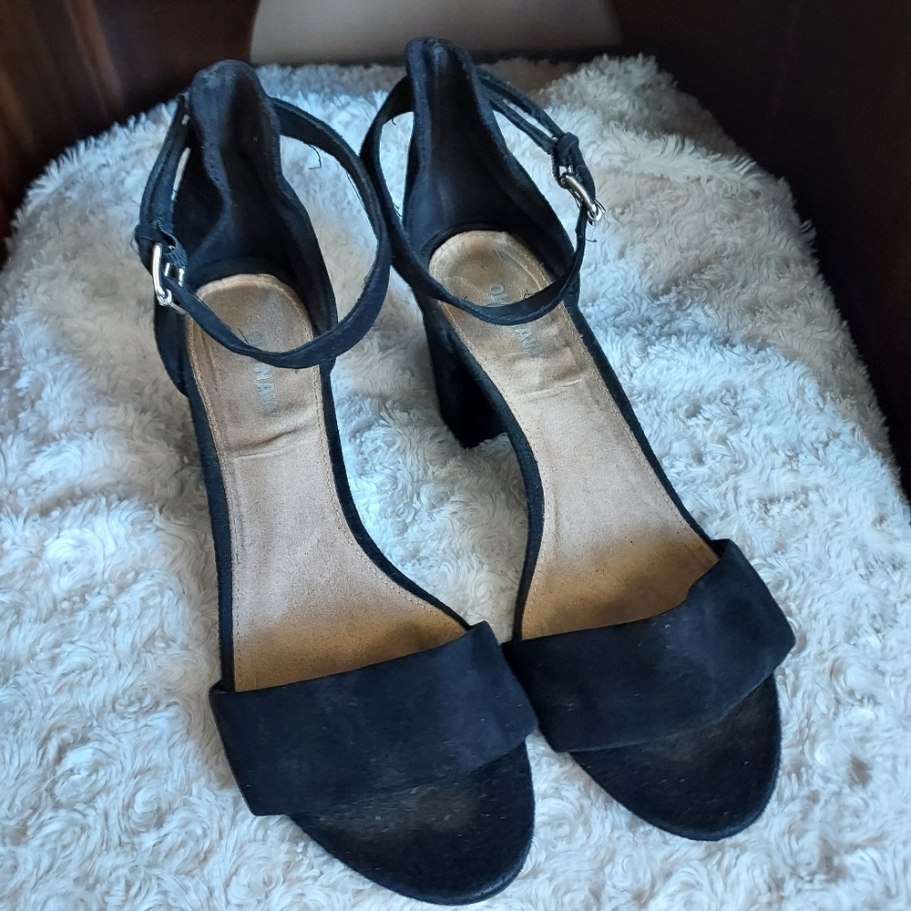Old Navy Chunky Black Faux Suede Block Heels Sz 7